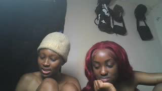 lovers_oncam about 1 minute into their 31 Oct show