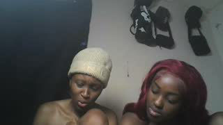 lovers_oncam about 2 minutes into their 31 Oct show