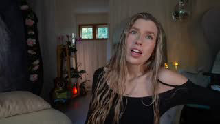 lucy_gooosey about 1 minute into her 16 Oct show