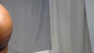 Melaningirly about 1 minute into their 18 Oct show