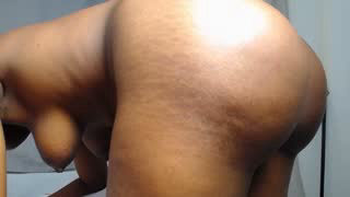 Melaningirly about 8 minutes into their 22 Oct show