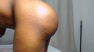 Melaningirly about 9 minutes into their 22 Oct show