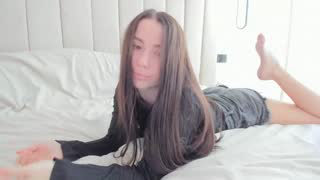 meryfoxxx about 5 minutes into her 13 Oct show