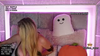 miamilfs about 2 minutes into her 10 Oct show