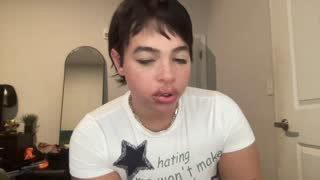 modernbettyboop about 84 minutes into her 25 Oct show