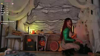 mollyflwers about 2 minutes into her 12 Oct show