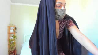 moroccan_diamond_ about 2 minutes into her 23 Oct show