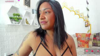 nahirr about 5 minutes into her 30 Oct show
