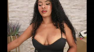 naomixjones1 about 4 minutes into her 25 Oct show