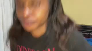 NiaLong21_ about 6 minutes into her 22 Oct show