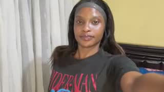 NiaLong21_ about 8 minutes into her 22 Oct show