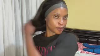 NiaLong21_ about 4 minutes into her 22 Oct show