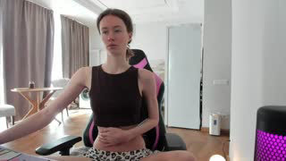 oksanafedorova about 5 minutes into her 6 Oct show