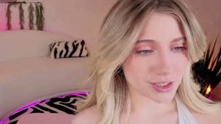 pinkadele about 8 minutes into her 22 Oct show