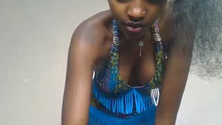 Prettylynee about 1 minute into her 14 Oct show