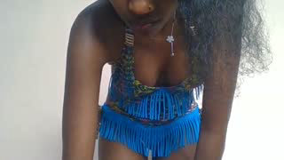 Prettylynee about 1 minute into her 14 Oct show