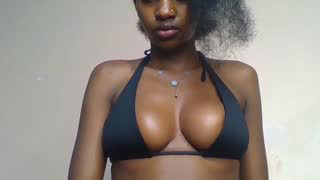 Prettylynee about 25 minutes into her 14 Oct show