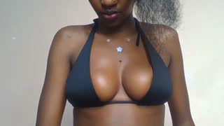 Prettylynee about 32 minutes into her 14 Oct show