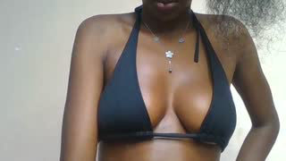 Prettylynee about 39 minutes into her 14 Oct show