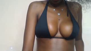 Prettylynee about 10 minutes into her 14 Oct show