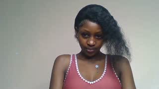 Prettylynee about 4 minutes into her 14 Oct show