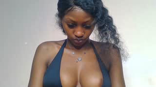 Prettylynee about 11 minutes into her 15 Oct show