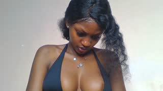 Prettylynee about 3 minutes into her 15 Oct show