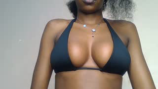 Prettylynee about 4 minutes into her 15 Oct show
