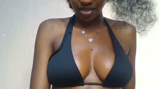 Prettylynee about 15 minutes into her 15 Oct show