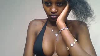 Prettylynee about 3 minutes into her 15 Oct show