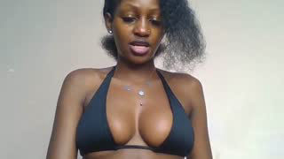 Prettylynee about 6 minutes into her 15 Oct show