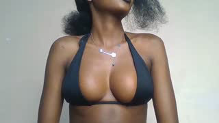 Prettylynee about 6 minutes into her 15 Oct show