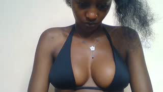 Prettylynee about 2 minutes into her 15 Oct show