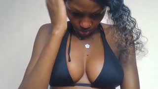 Prettylynee about 8 minutes into her 15 Oct show