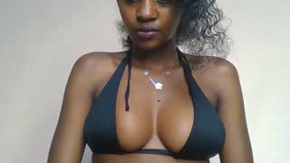 Prettylynee about 11 minutes into her 15 Oct show