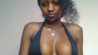 Prettylynee about 4 minutes into her 15 Oct show