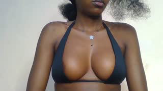 Prettylynee about 1 minute into her 16 Oct show