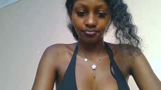 Prettylynee about 9 minutes into her 16 Oct show