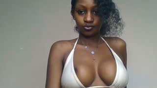 Prettylynee about 4 minutes into her 17 Oct show