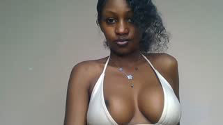 Prettylynee about 4 minutes into her 17 Oct show