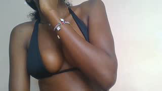 Prettylynee about 4 minutes into her 18 Oct show