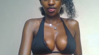 Prettylynee about 36 minutes into her 18 Oct show