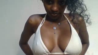 Prettylynee about 8 minutes into her 18 Oct show