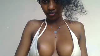 Prettylynee about 4 minutes into her 18 Oct show