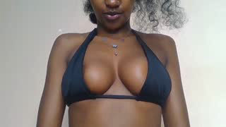 Prettylynee about 9 minutes into her 18 Oct show