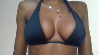 Prettylynee about 8 minutes into her 18 Oct show