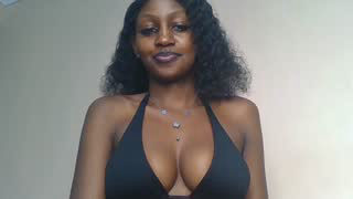 Prettylynee about 1 minute into her 18 Oct show