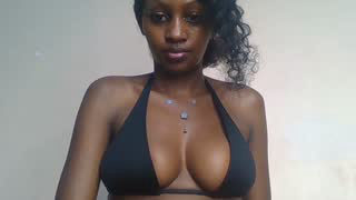 Prettylynee about 7 minutes into her 19 Oct show