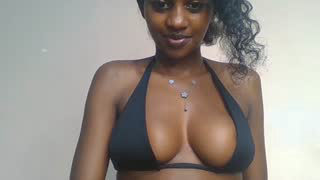 Prettylynee about 9 minutes into her 19 Oct show