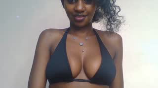 Prettylynee about 3 minutes into her 19 Oct show